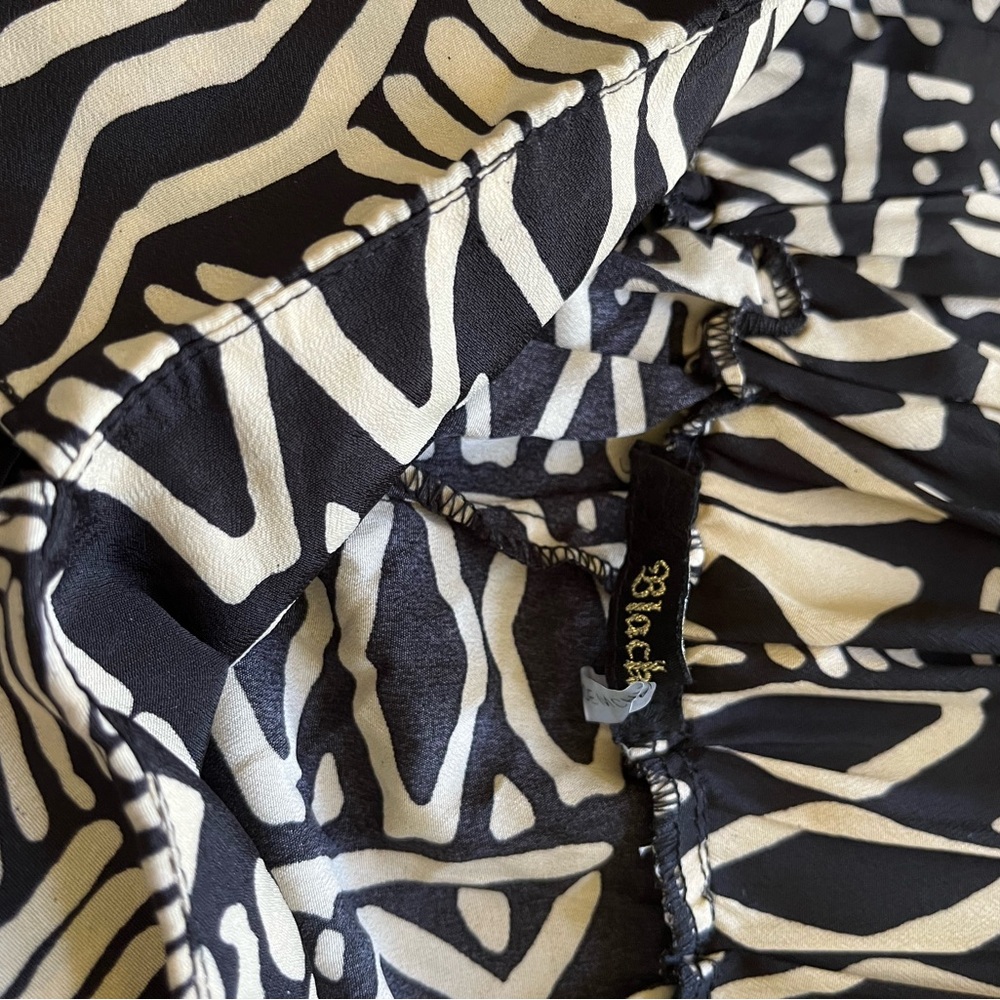 Black and Tan Geometric Print Pants Size Small - Picture 6 of 7